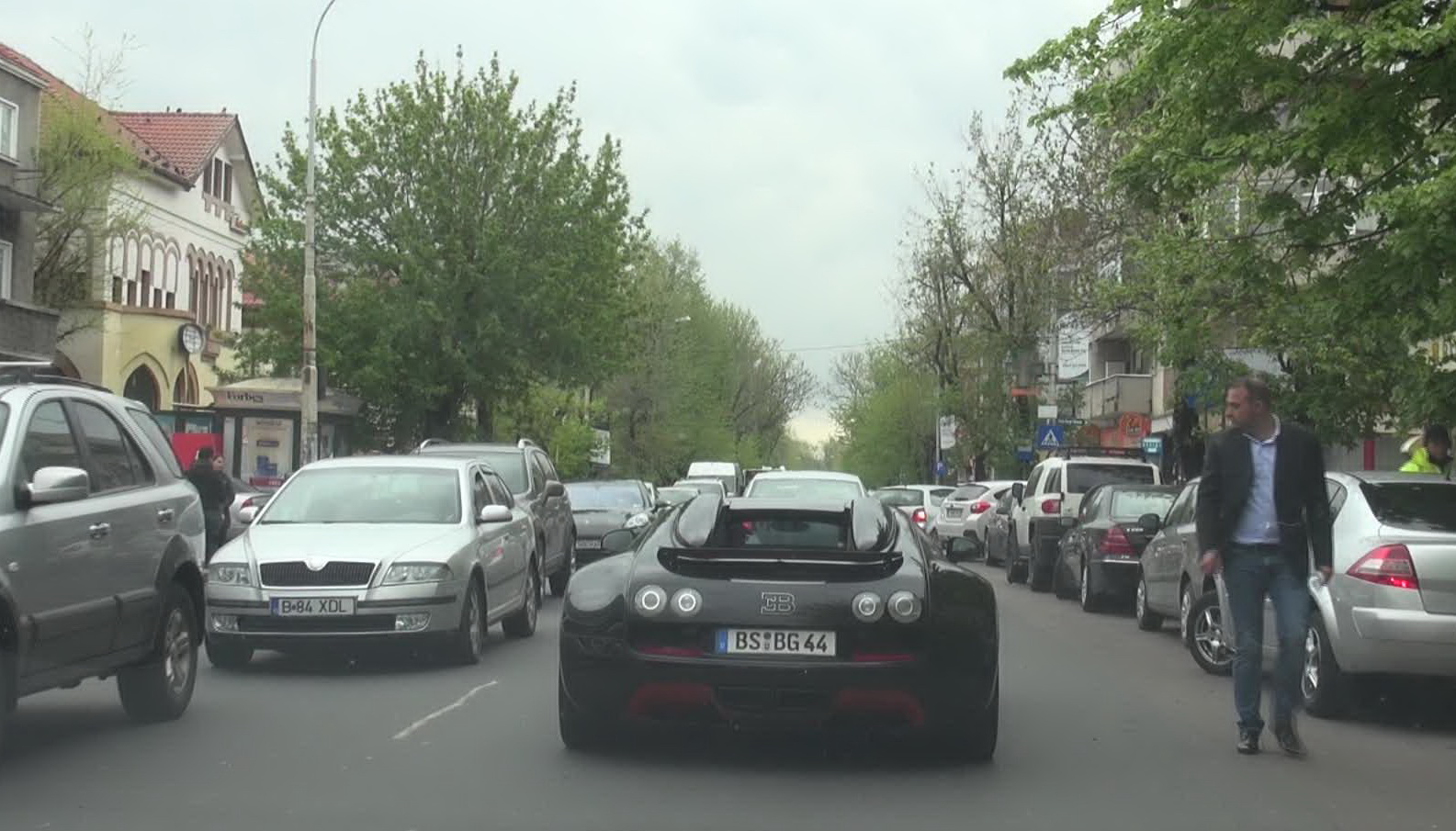 Cei care au trecut pe langa masina si-au 