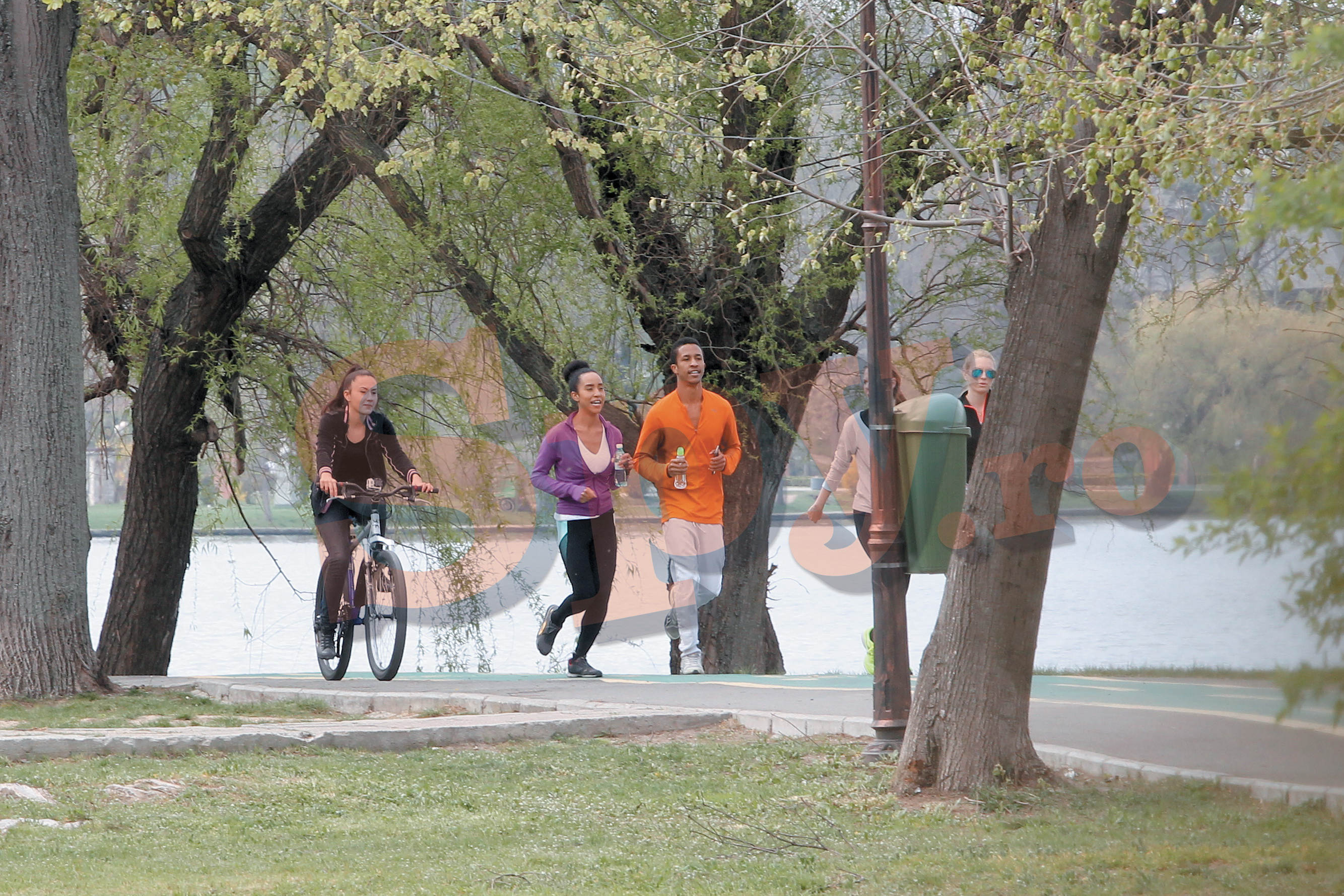 Ana si fratele ei au iesit impreuna sa alerge prin Herastrau