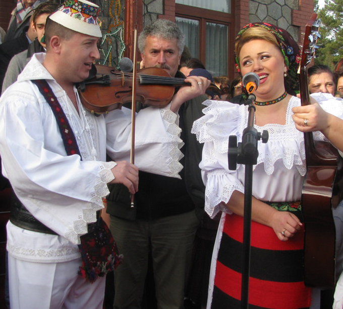 Lupu Rednic, alaturi de sotia lui, Cornelia