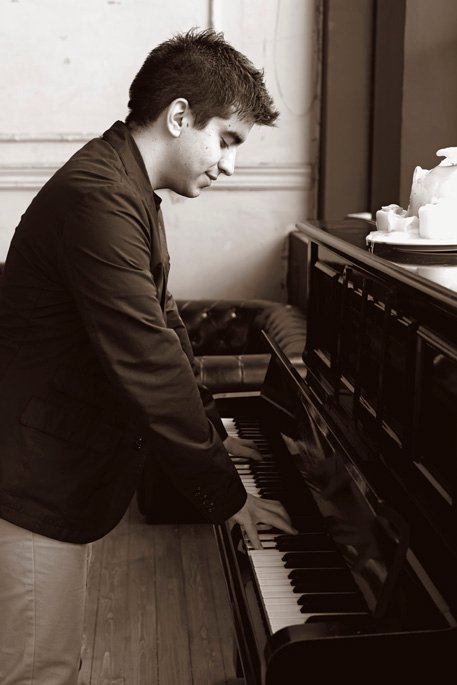 Paul a studiat la Londra