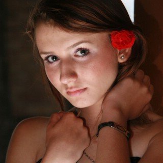 Pana sa-l cunoasca pe Papu, Rucsy era o tanara timida, care evita sa-si exprime senzualitatea