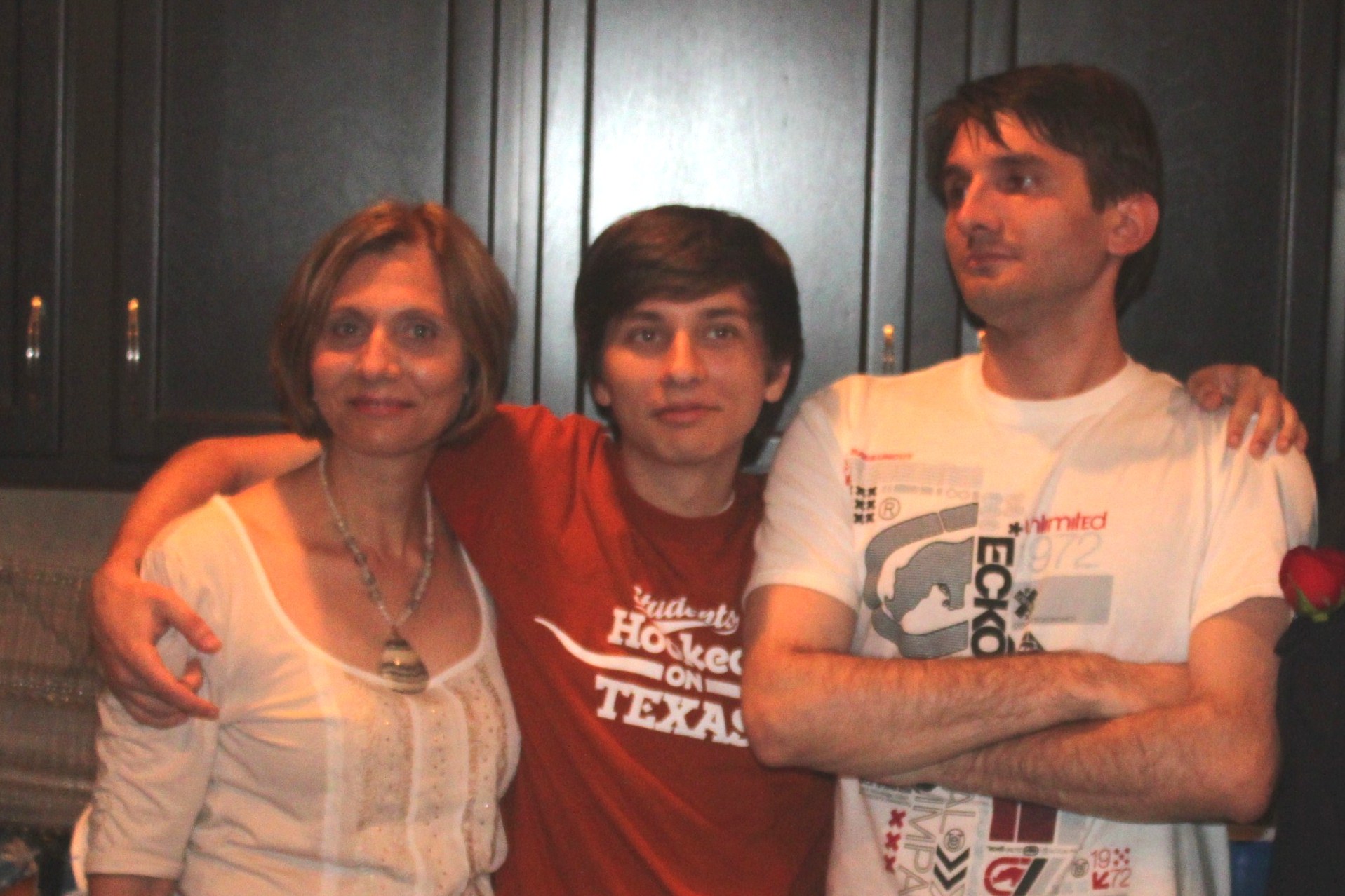 Mama si fratele cel mare a lui Teo au fost impuscati mortal