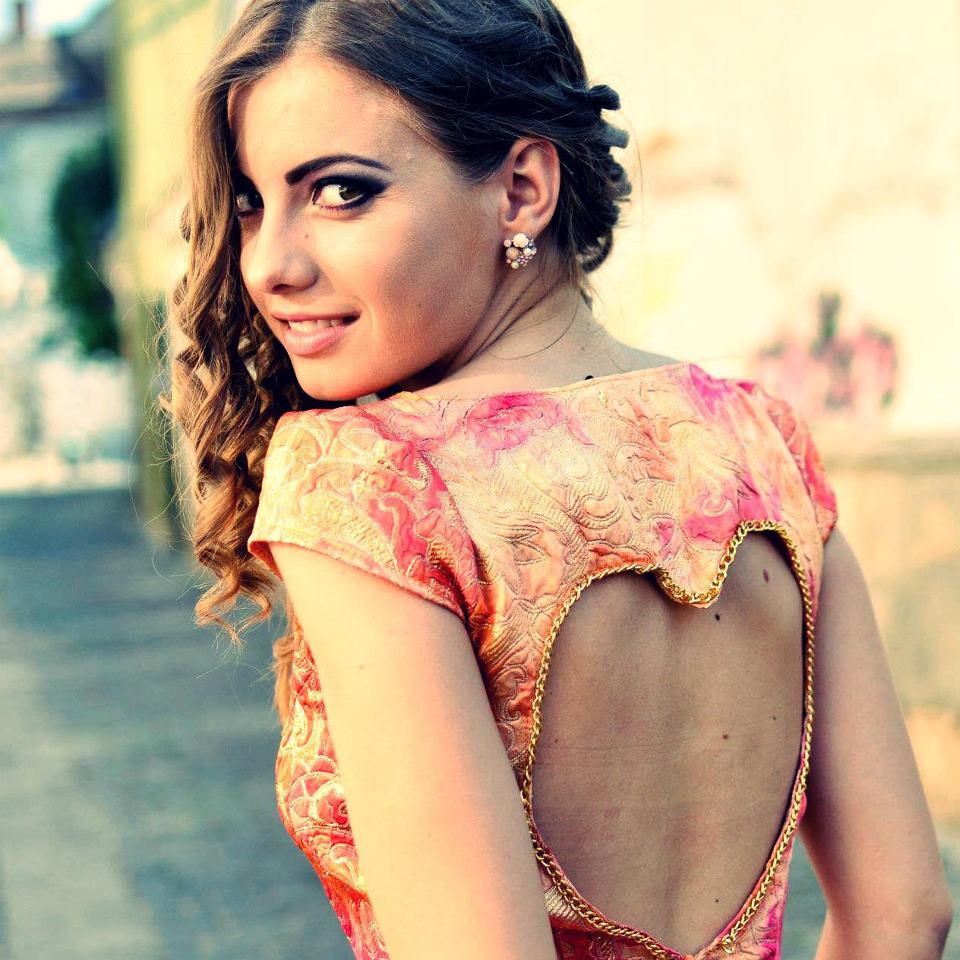 Satmareanca este absolventa a Facultatii de Jurnalism