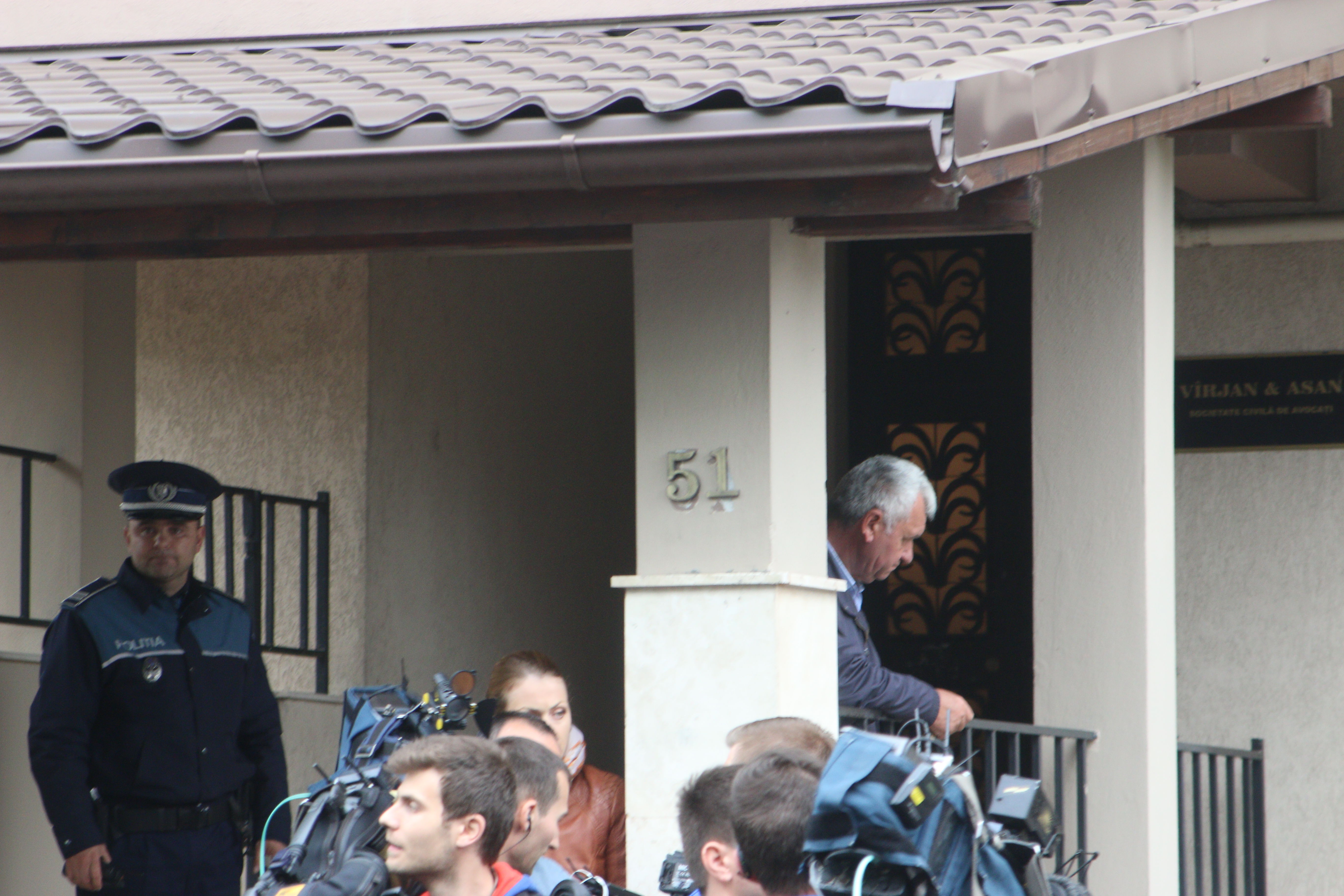 Casa milionarului a fost impanzita de criminalisti