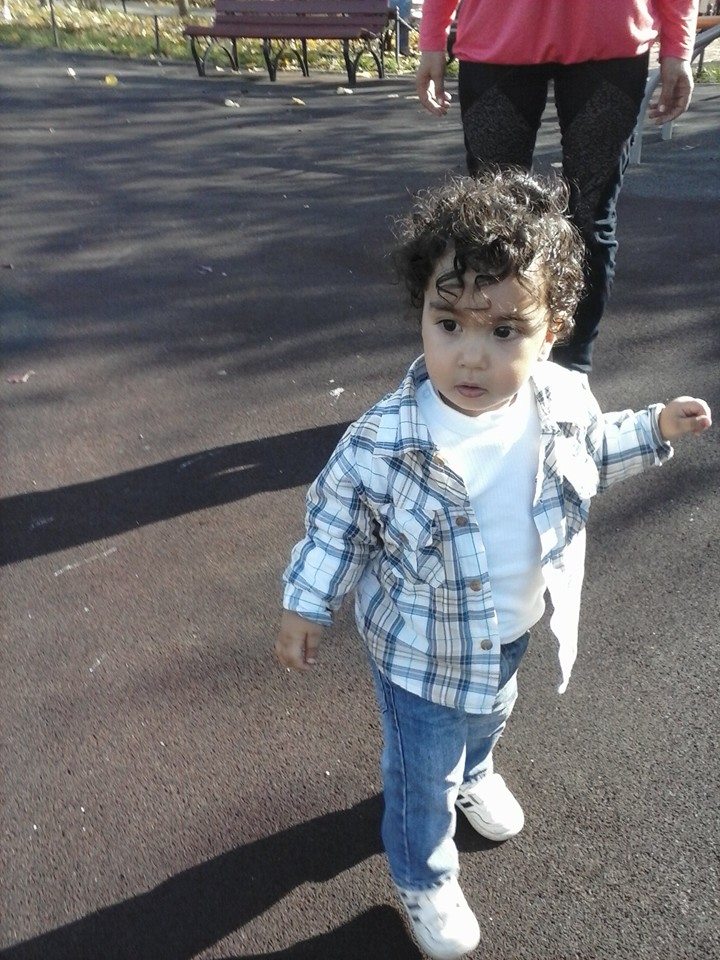 Micutul Onur este prea mic sa inteleaga ce s-a intamplat cu surioara lui acum patru ani