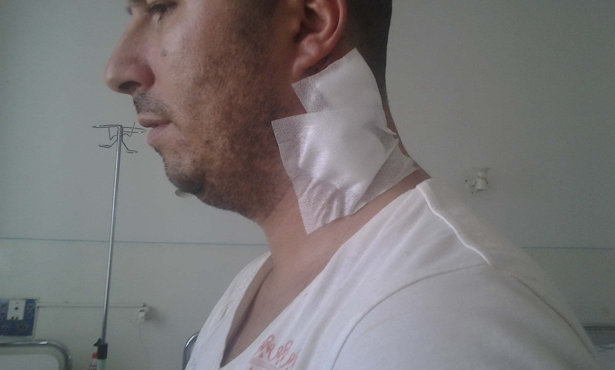 Cornel a fost injunghiat in gat de catre un recidivist