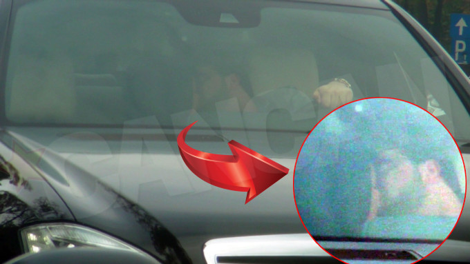 Oana, o pustoaica de numai 16 ani, i-a sucit mintile cantaretului. Cei doi au fost fotografiati cand se sarutau.