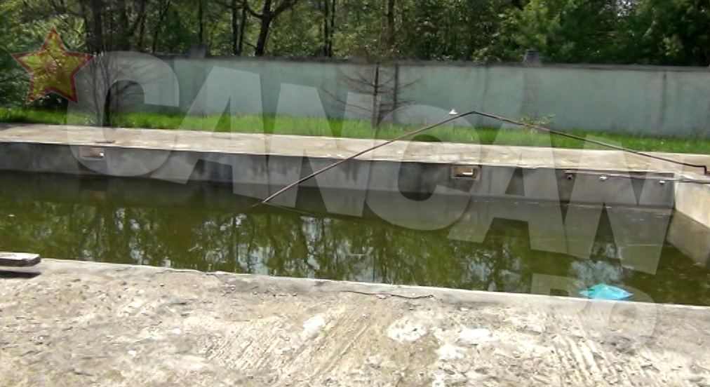 Piscina arata ca dupa un atentat