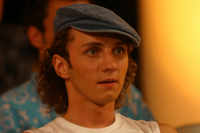 Artistul isi permite sa viseze din nou la pletele pe care le avea la 20 de ani