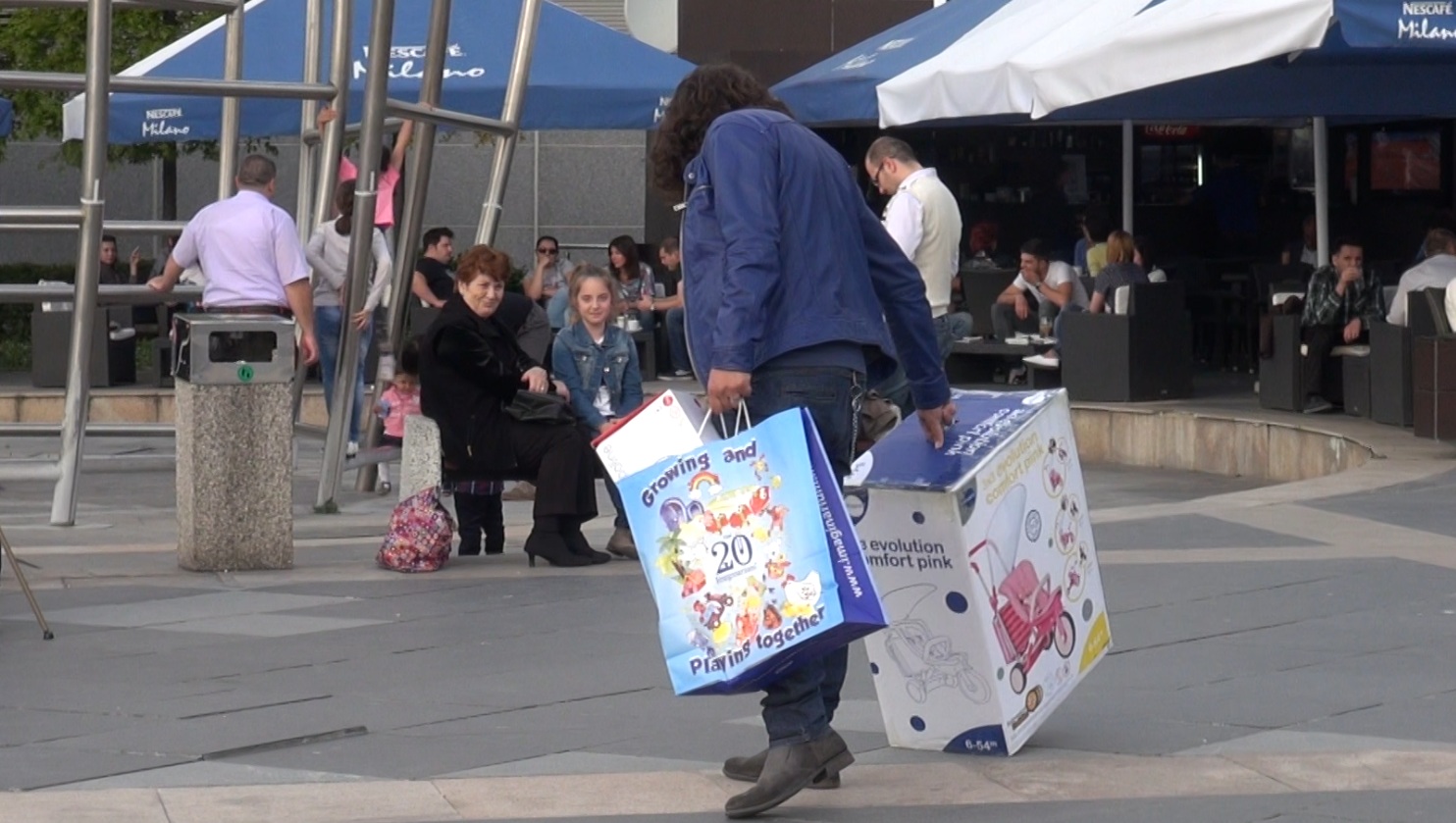 Florin a avut un mic incident cand a iesit din mall