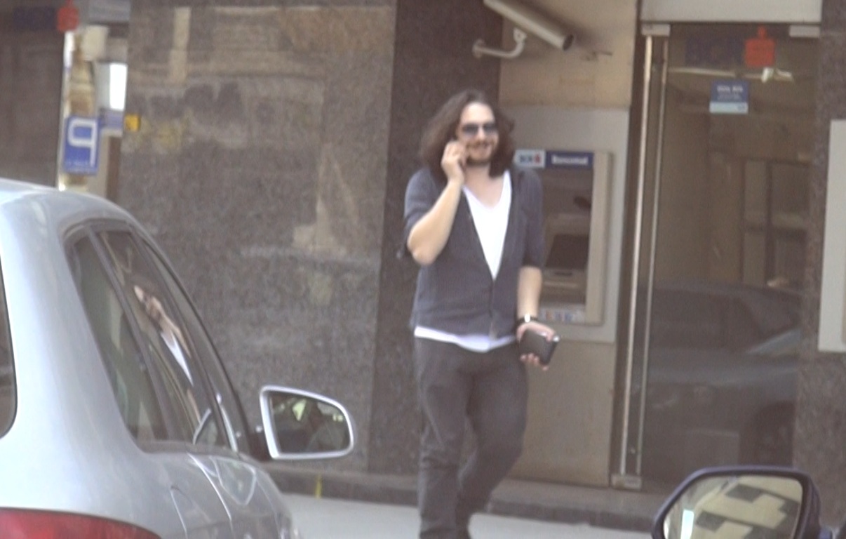 Florin si-a scos bani de la bancomat inainte de a face cumparaturi