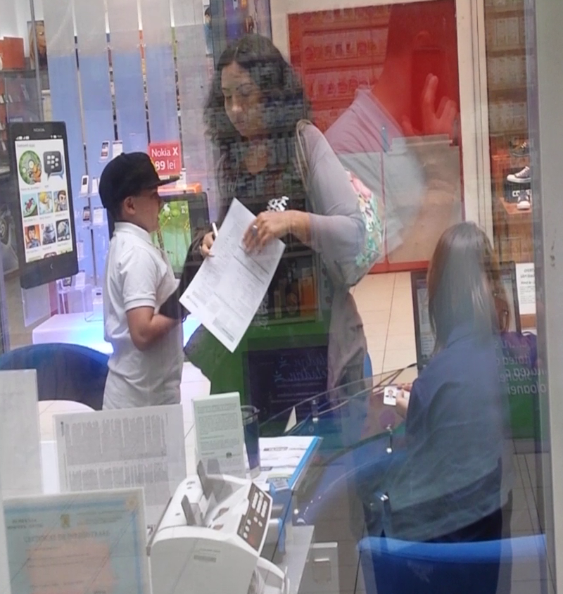 La plecare, sotia lui Guta a luat un exemplar dintre formularele pe care le-a semnat