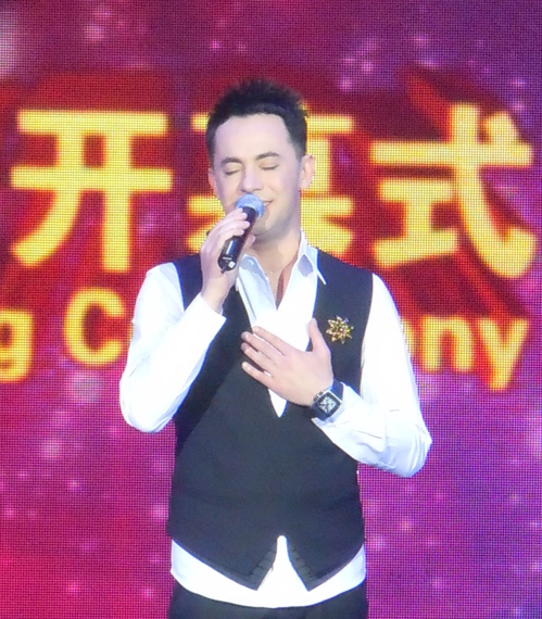 Mugur a reusit sa-i cucereasca pe chinezi