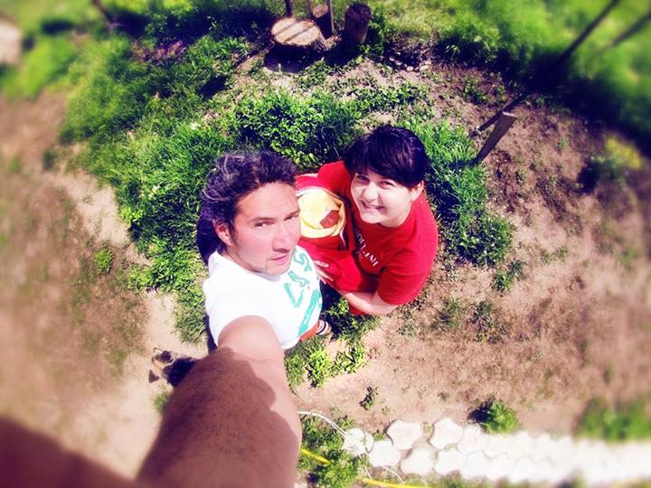 Bogdan si Elena s-au fotografiat alaturi de micuta lor