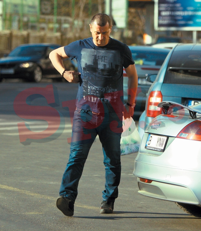 George Tal este responsabilul cu aprovizionarea in familie