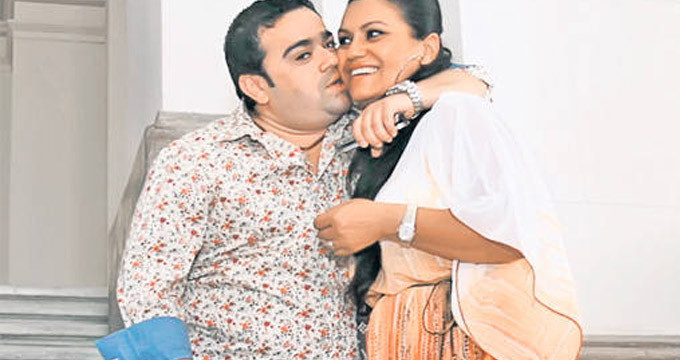 Manelistul, alaturi de sotia lui, Kati