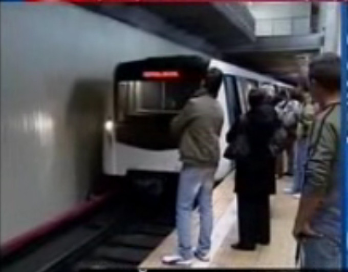 sinucidere la metrou