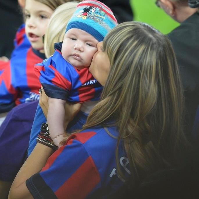 La nici patru luni, Nety si-a luat micutul pe stadion la un meci al Stelei