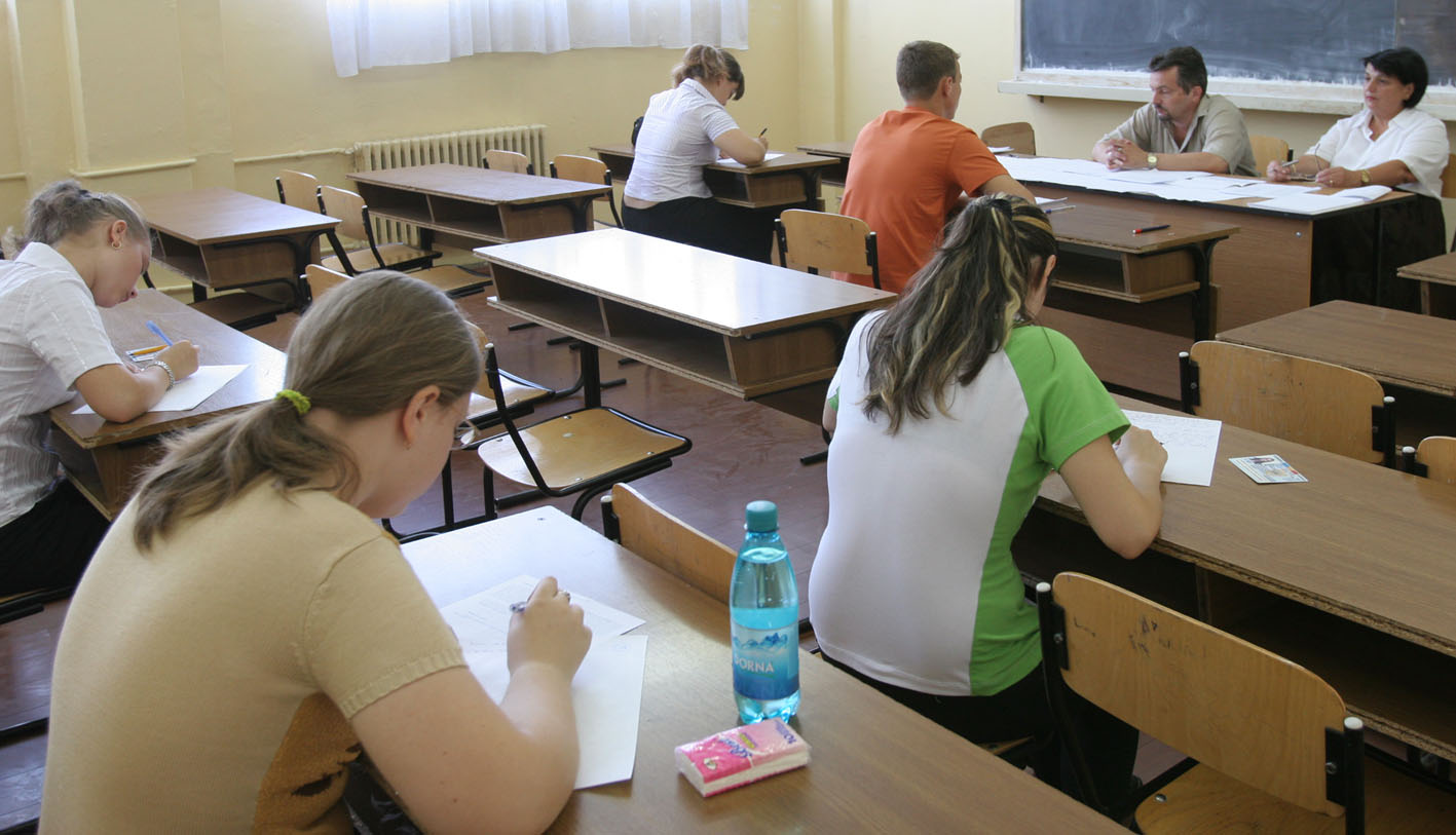 Elevii care nu iau examenul din vara il pot repeta in sesiunea speciala din august foto: Informatia Teleormanului