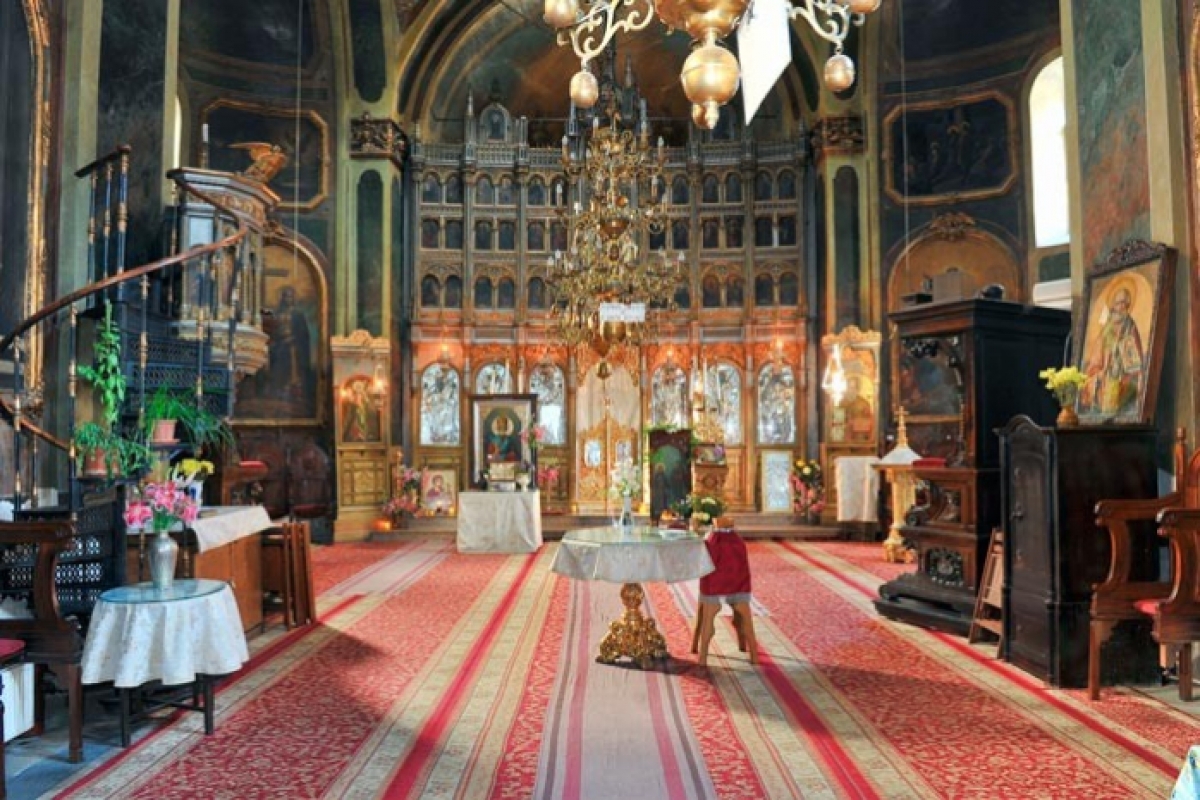 Rugaciunile se fac timp de noua zile, in fiecare luni, miercuri si vineri