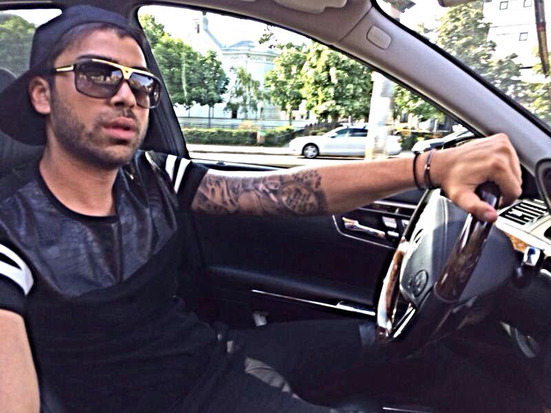 Bombo este rasfatat de tatal sau cu tot ce-si doreste