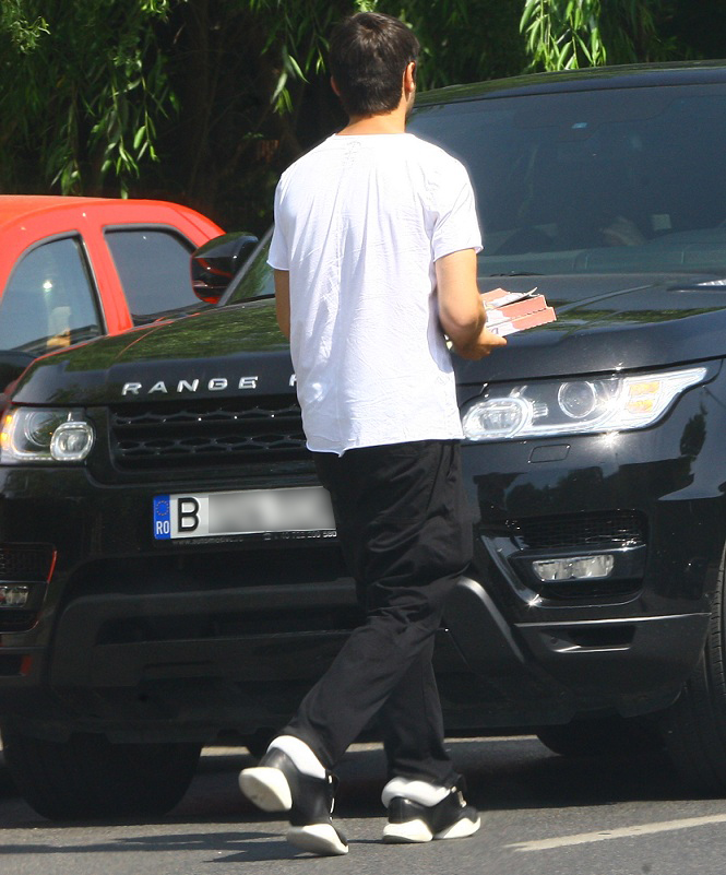 Cristi Chivu a cumparat pizza pentru 