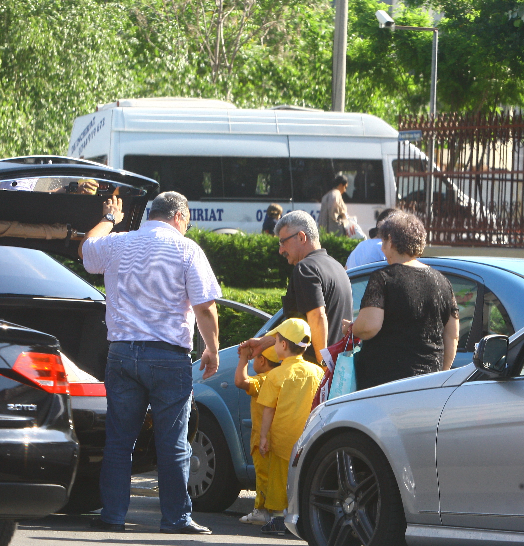 Prigoana a fost adus la gradinita de soferul sau