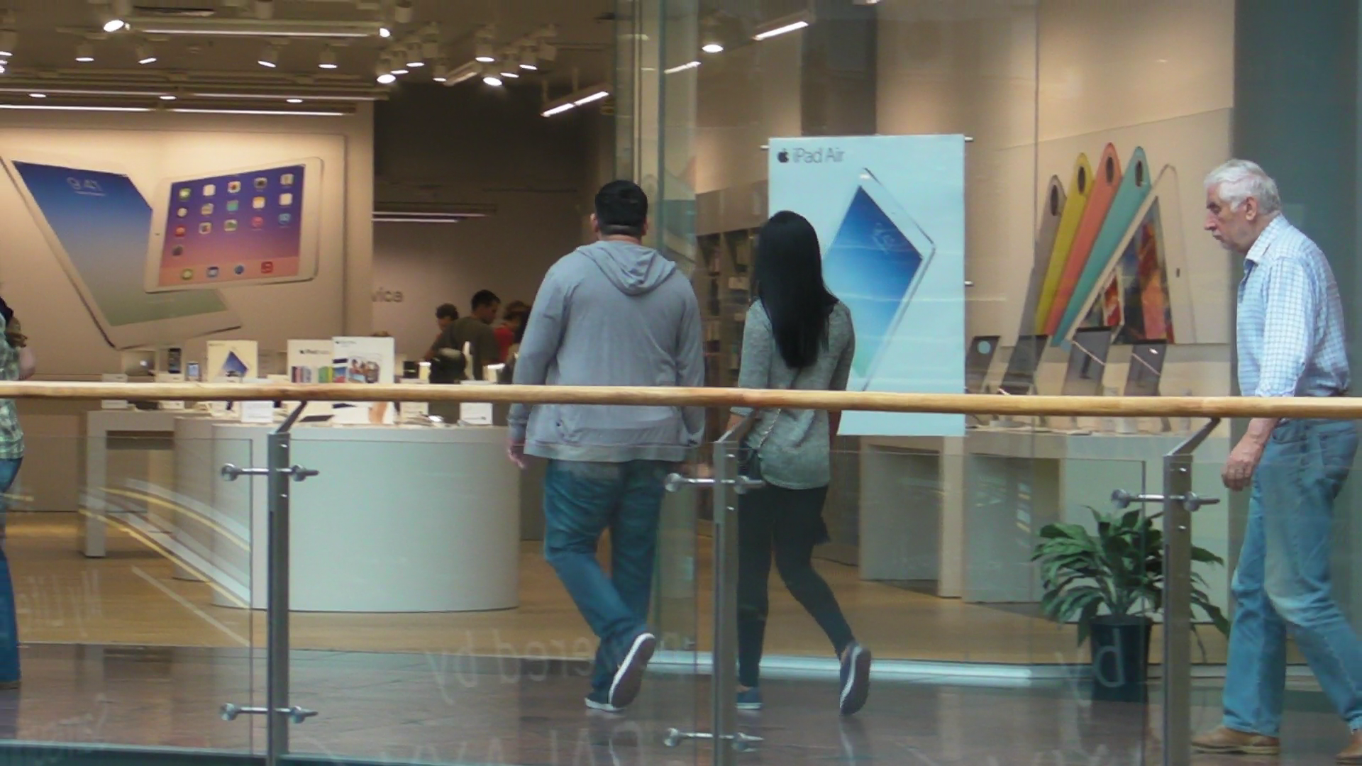 De cand a iesit din puscarie, Raj incearca pe cat posibil sa ia viata de la zero