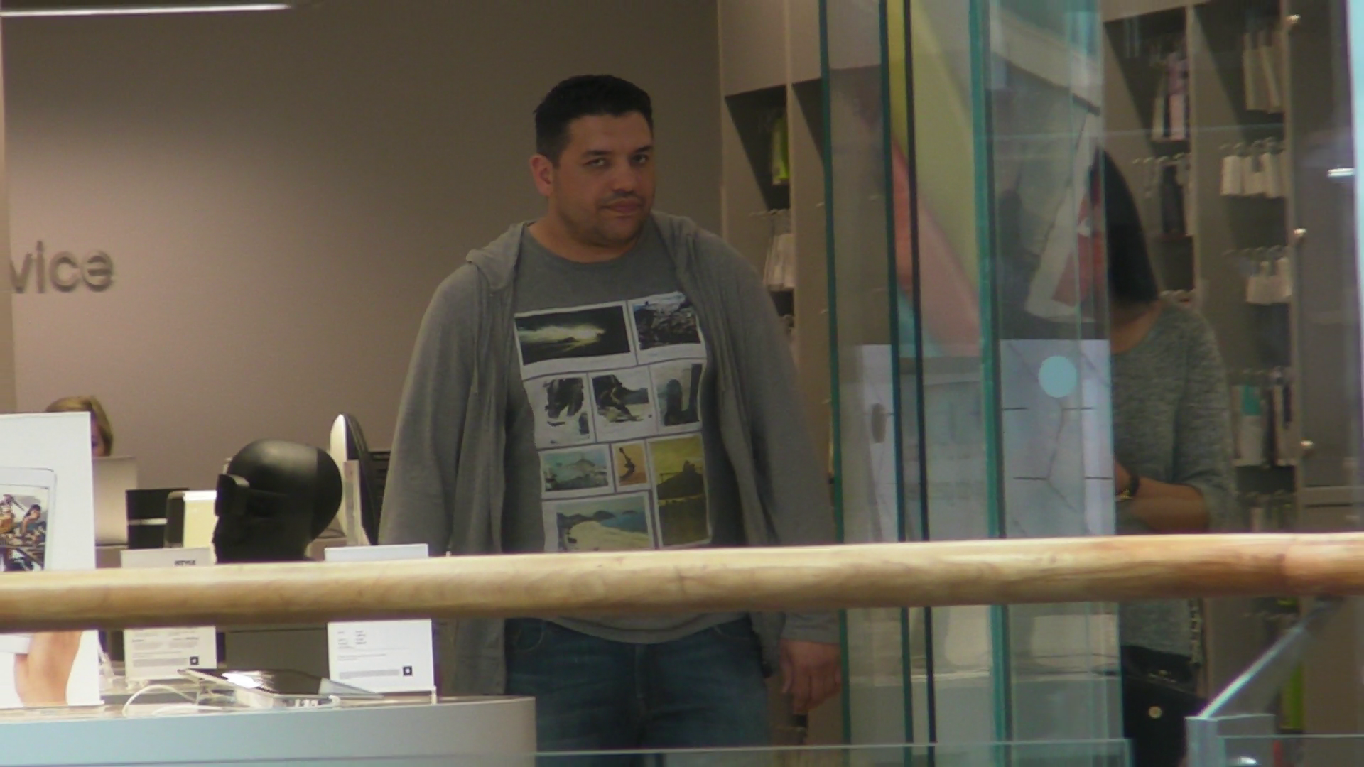 Raj a iesit la cumparaturi cu noua lui iubita