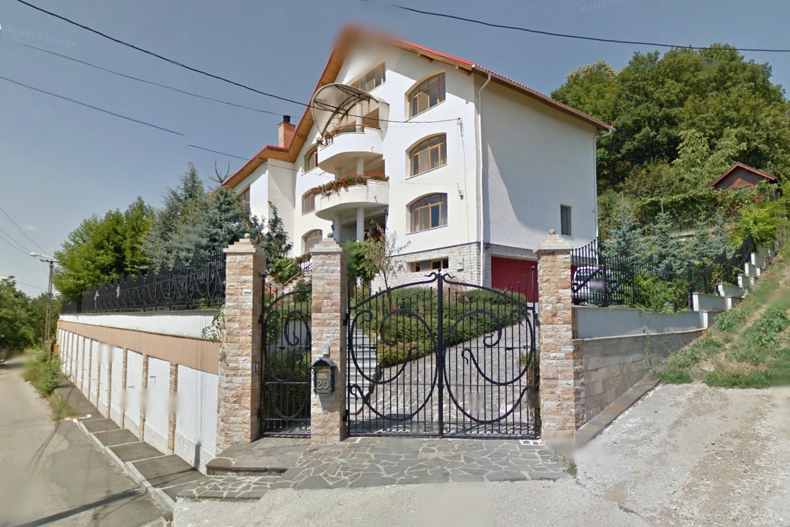 Asa arata casa lui Decebal Traian Remes, din Baia Mare