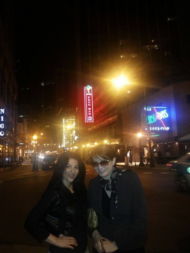 Adriana are foarte multi prieteni in America, acolo unde a si locuit vreme de 14 ani