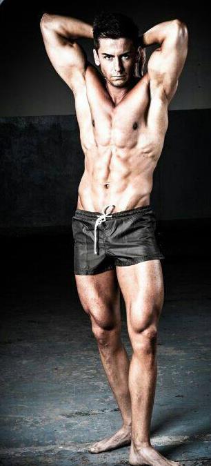 Romanul de 24 de ani a reusit sa-si gaseasca clienti VIP-uri