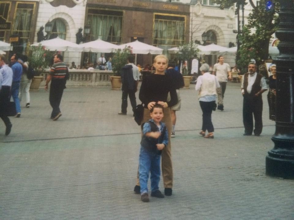 Sotia lui Nelson, impreuna cu Livian, cand era doar o mana de om