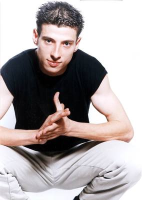 Robert Pascu a incercat in urma cu patru ani sa se sinucida, aruncandu-se in gol de la etajul opt