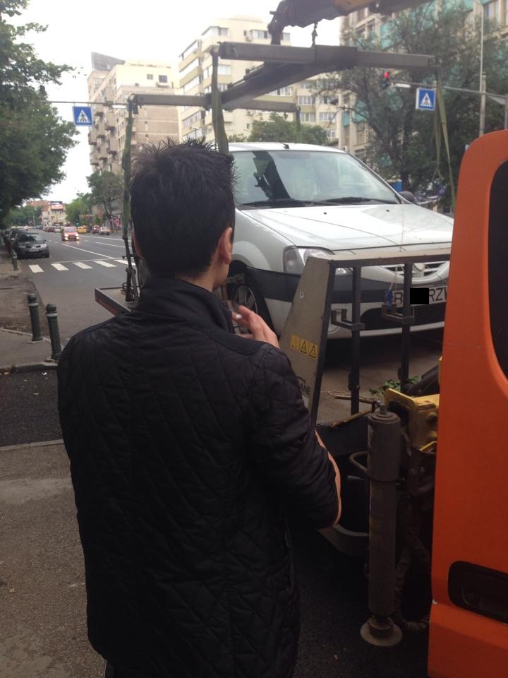 Proprietarul Loganului se uita socat cum 