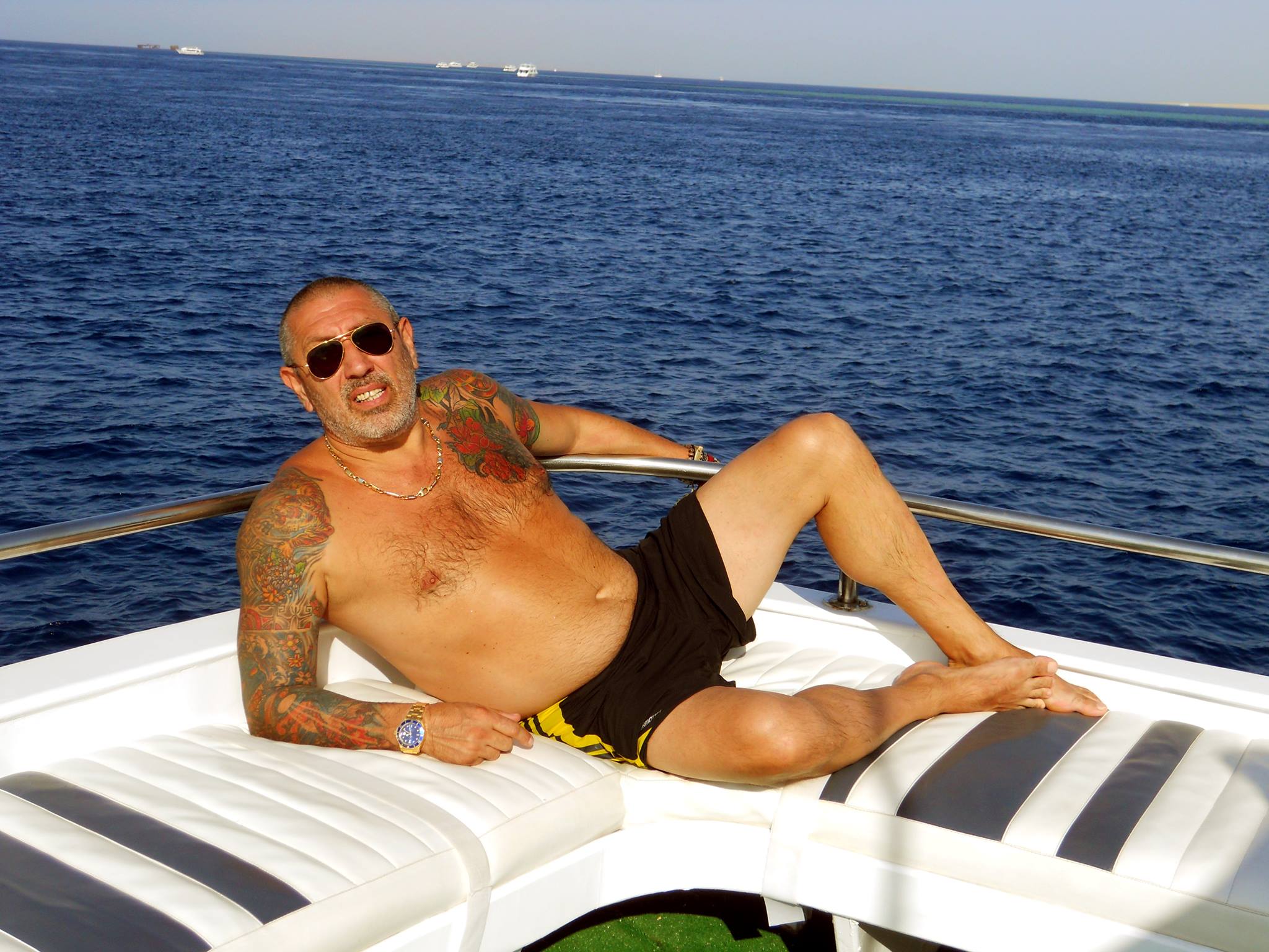 Serghei Mizil vrea sa-si umple tot corpul de tatuaje