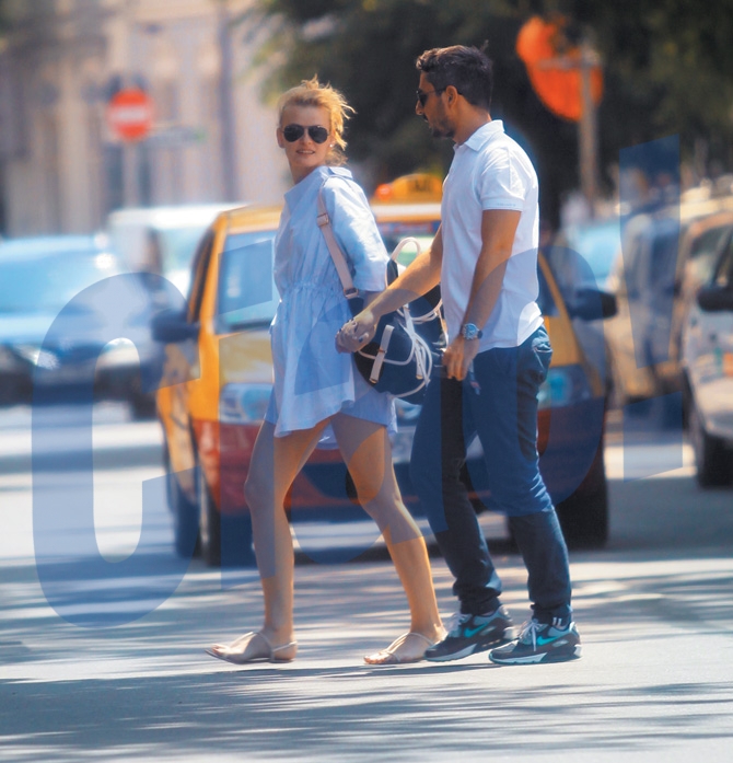 Ioana este incurajata de iubitul ei in drum spre traseu