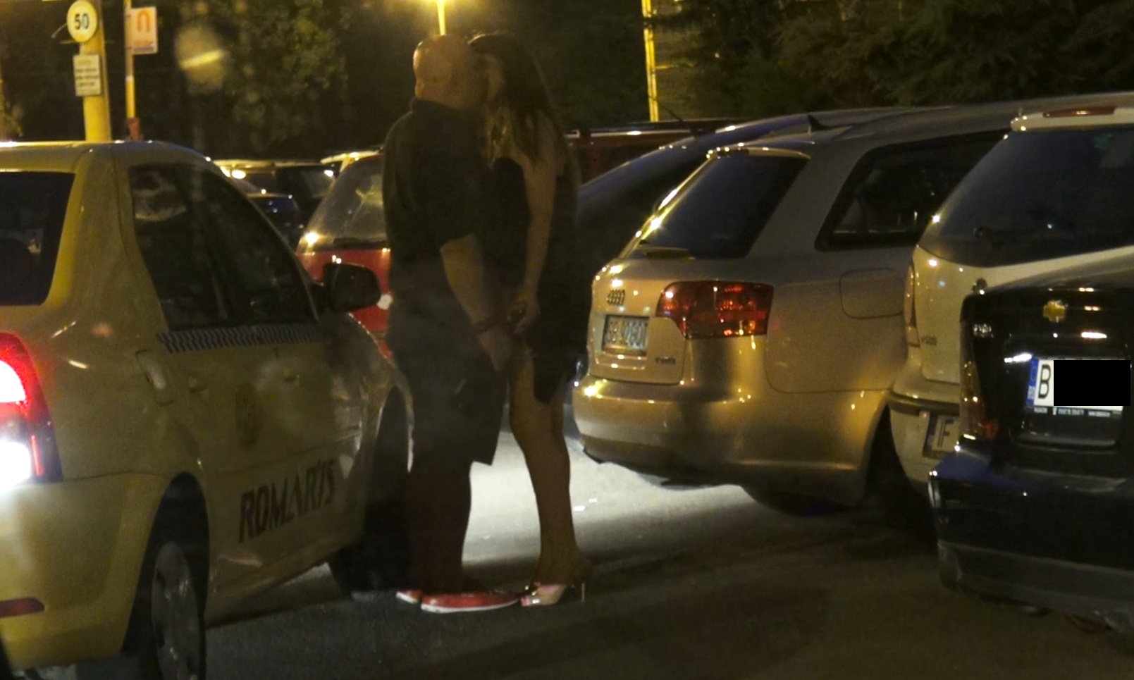 La scurt timp, soferul da sa plece, dar il loveste din greseala pe Scarlatescu