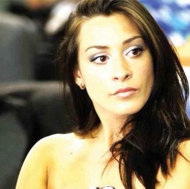 Catalina se pregateste sa imbrace rochia de mireasa