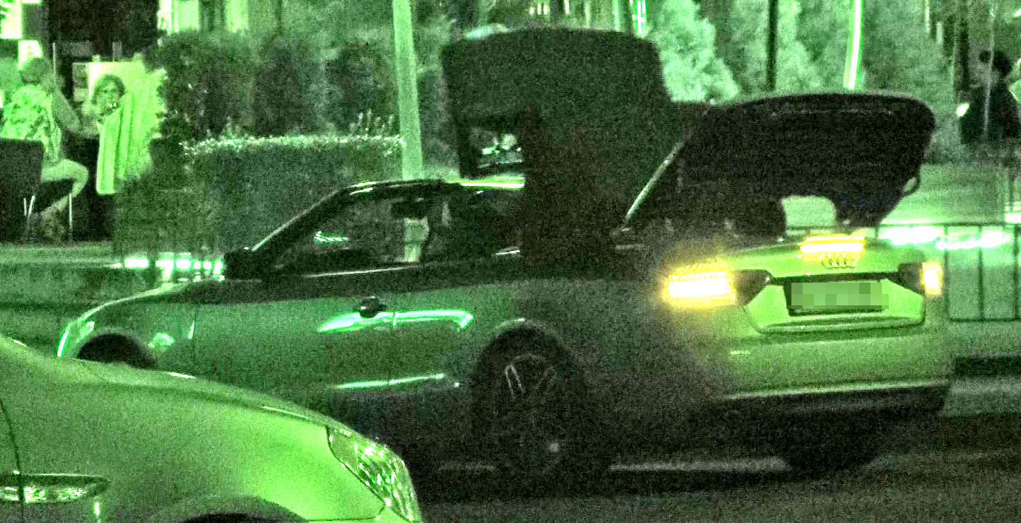 Si-a inchis masina inainte sa intre in local