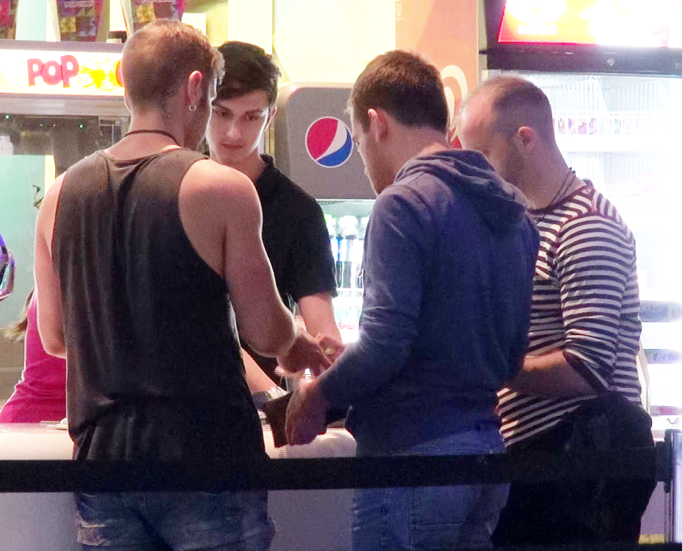 Econom, Randi n-a facut cinste cu biletele de cinema