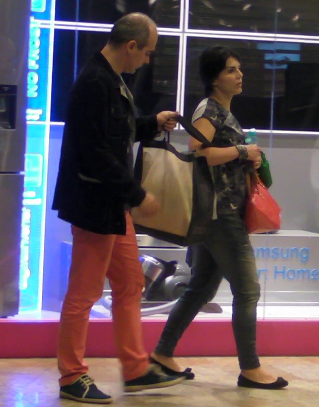 A ajutat-o cu plasa de cumparaturi