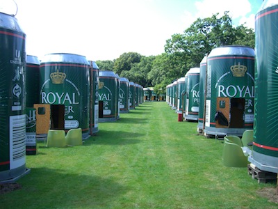 Hotelul Cutiilor de Bere este deschis doar o data pe an: in august