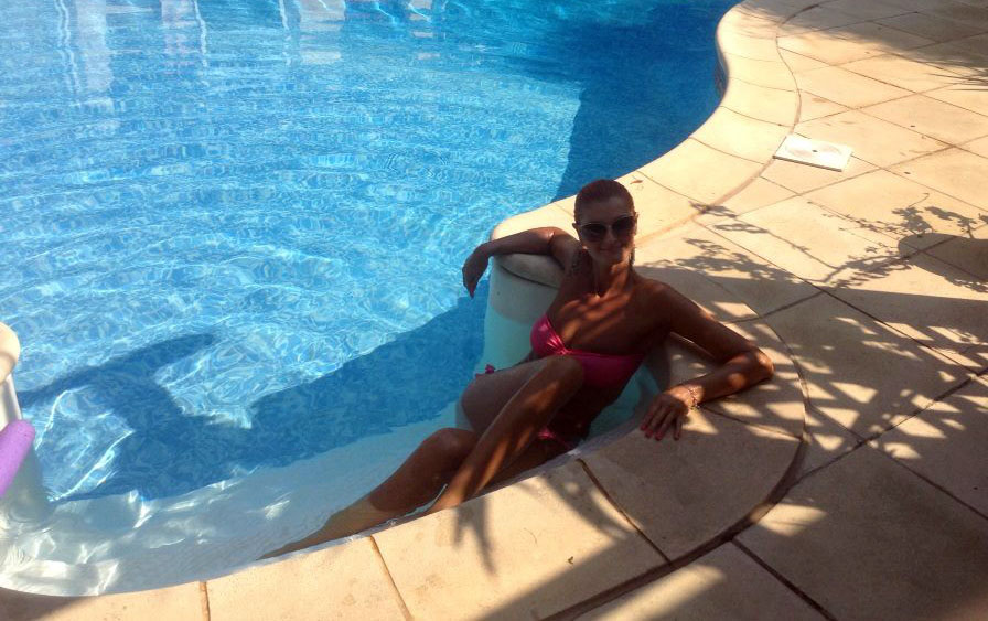 Avocata primeste sute de LIKE-uri pentru fiecare fotografie din vacanta