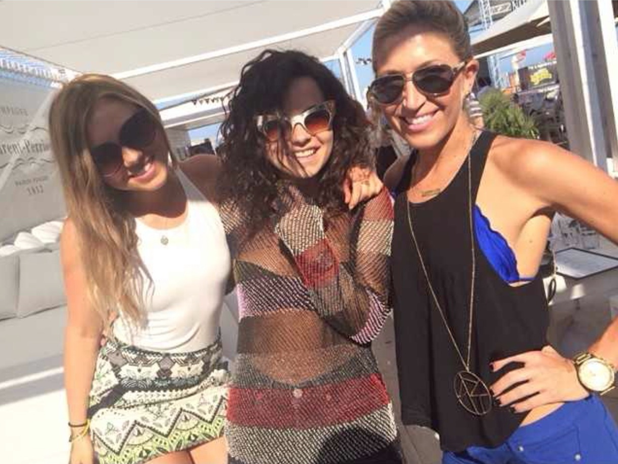 Cantareata este foarte bucuroasa sa-si revada vechi prieteni