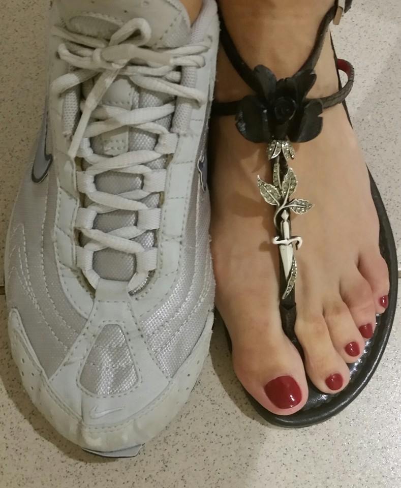 Pentru ca a luat cateva kilograme bune in plus, Andreea si-a anuntat fanii ca a pus in cui sandalele si a revenit la incaltamintea sport