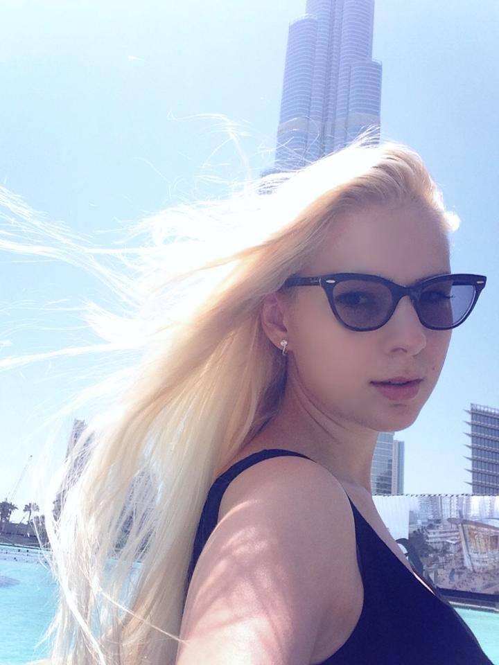 Sandra incearca sa-si faca o cariera in lumea muzicii