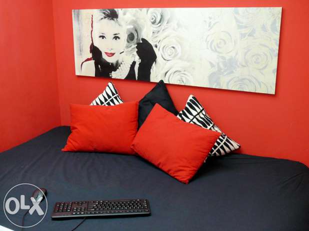 Cu aproximativ 7.000 de euro, puteti deveni proprietarul unui studio de videochat (sursa foto: www.olx.ro)