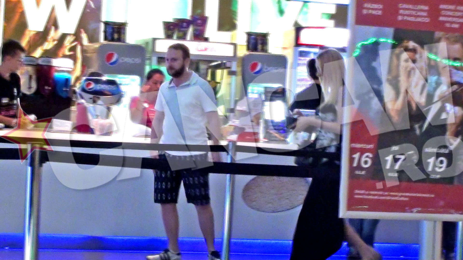 Dupa ce sotul ei o striga, Alberta se intoarce din drum, dandu-si seama ca a luat-o pe unde nu trebuia