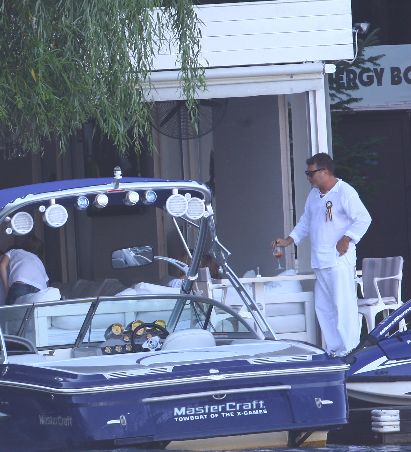 Afaceristul si-a schimbat look-ul: si-a lasat barba